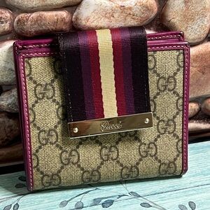 Gucci Preloved Wallet Authentic Wallet Has Peeling Inside No return AS IS